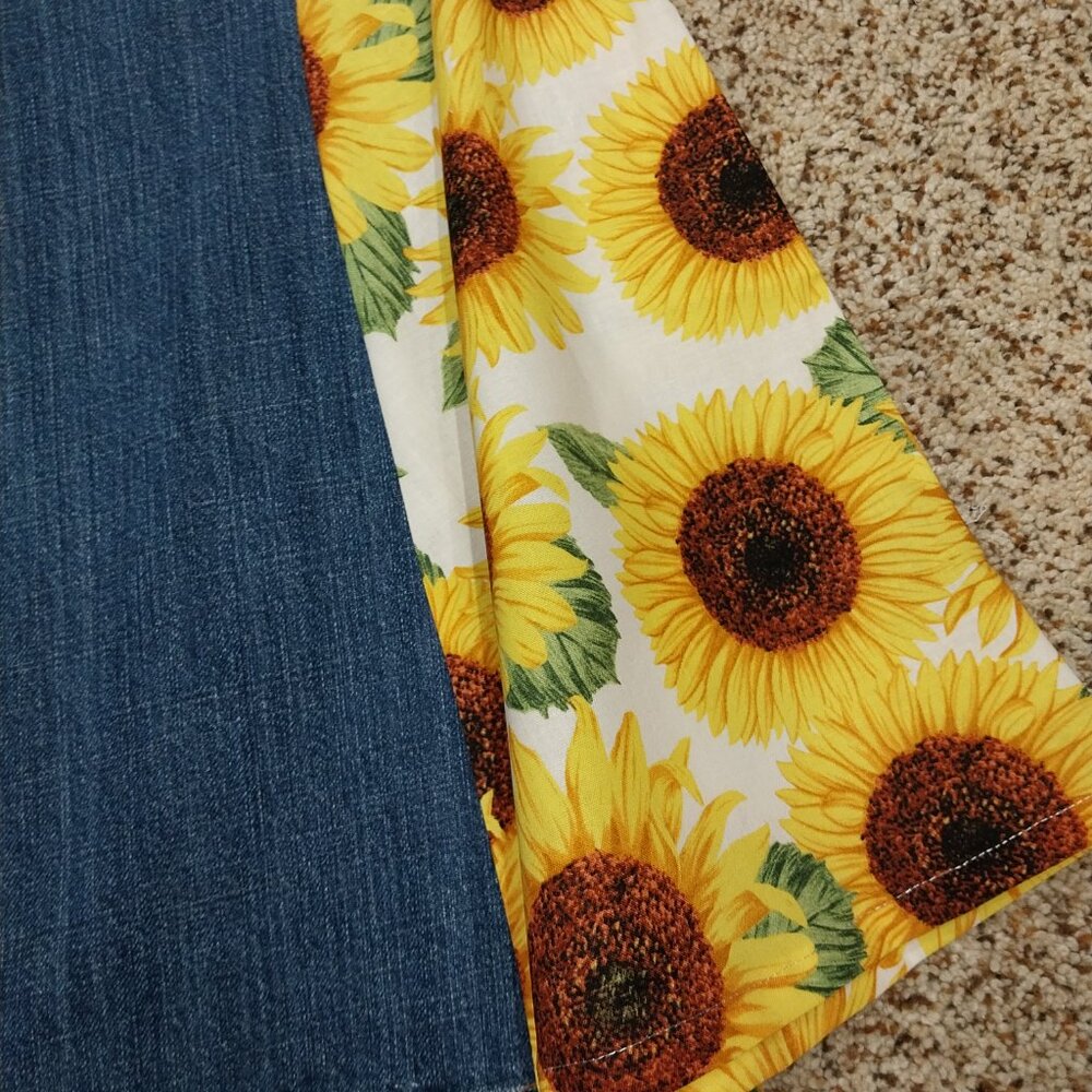 3353 Size 24 Lane Bryant Upcycled Bell Bottoms in Sun Flower Pattern. - Picture 2 of 8